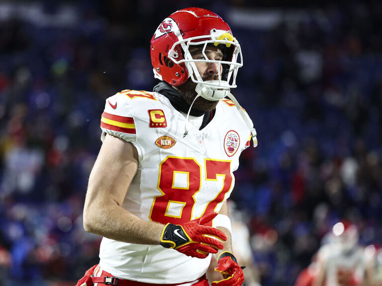 Kelce Breaks Jerry Rice's Career Playoff Catch Record | TheScore.com