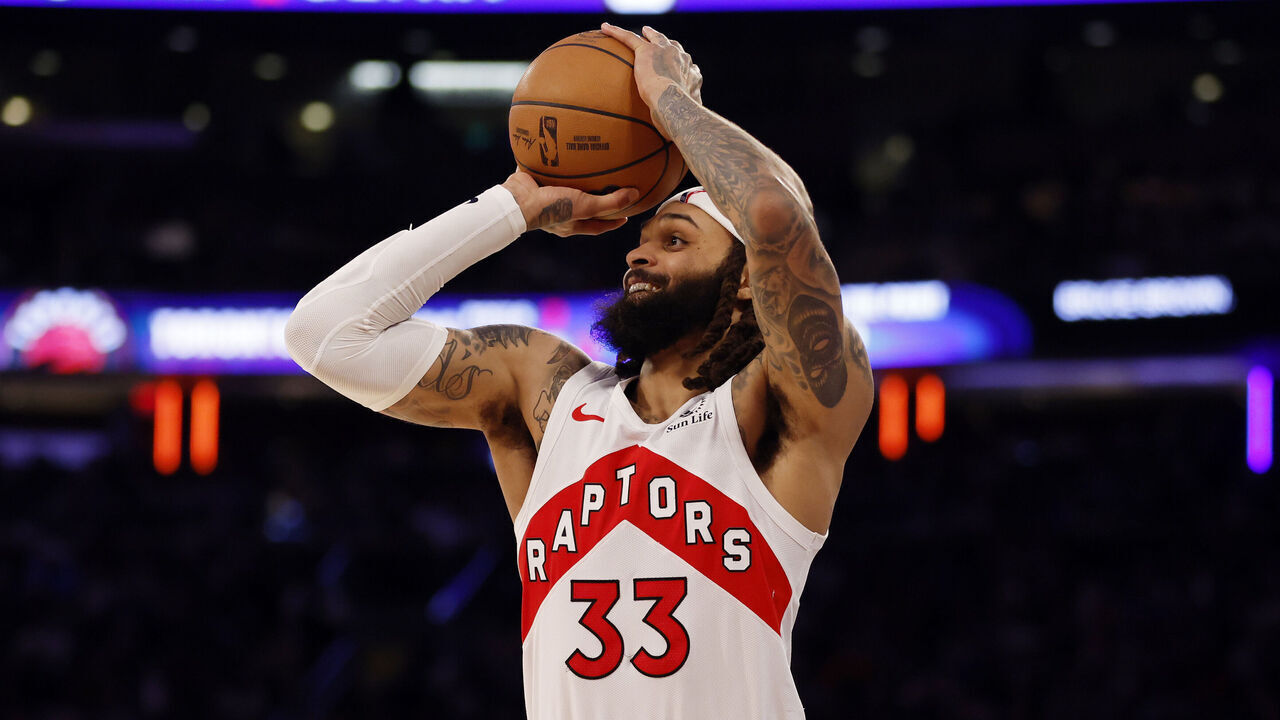 NEW YORK, NEW YORK - JANUARY 20: Gary Trent Jr. #33 of the Toronto Raptors shoots the ball during the second half against the New York Knicks at Madison Square Garden on January 20, 2024 in New York City. The Knicks won 126-120. NOTE TO USER: User expressly acknowledges and agrees that, by downloading and/or using this Photograph, user is consenting to the terms and conditions of the Getty Images License Agreement.