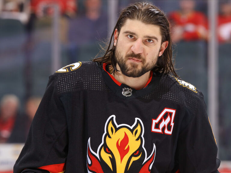 Report Senators Among Teams Interested In Tanev TheScore report-senators-among-teams-interested-in-tanev-thescore