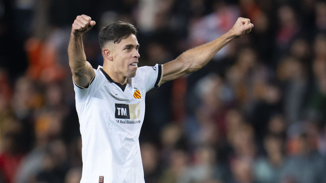 VALENCIA, SPAIN - JANUARY 20: Gabriel Paulista of Valencia CF celebrates during the LaLiga EA Sports match between Valencia CF and Athletic Bilbao at Estadio Mestalla on January 20, 2024 in Valencia, Spain.