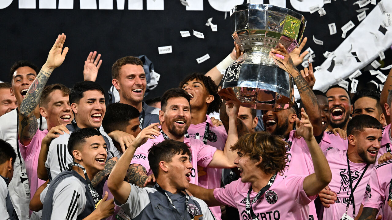 Inter Miami's Argentine forward #10 Lionel Messi and teammates celebrate with the trophy after Inter Miami won the Leagues Cup final football match against Nashville SC at Geodis Park in Nashville, Tennessee, on August 19, 2023.