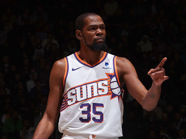 Durant scores 33 in Brooklyn return to lead Suns to victory vs