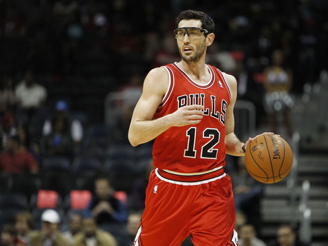 Bulls announce re-signing of Hinrich