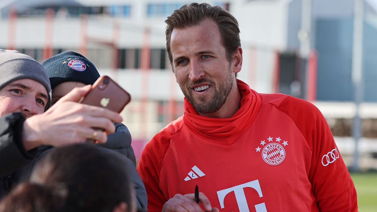 MUNICH, GERMANY - JANUARY 30: Harry Kane of Bayern Muenchen make selfies after the training session at Saebener Strasse training ground on January 30, 2024 in Munich, Germany.