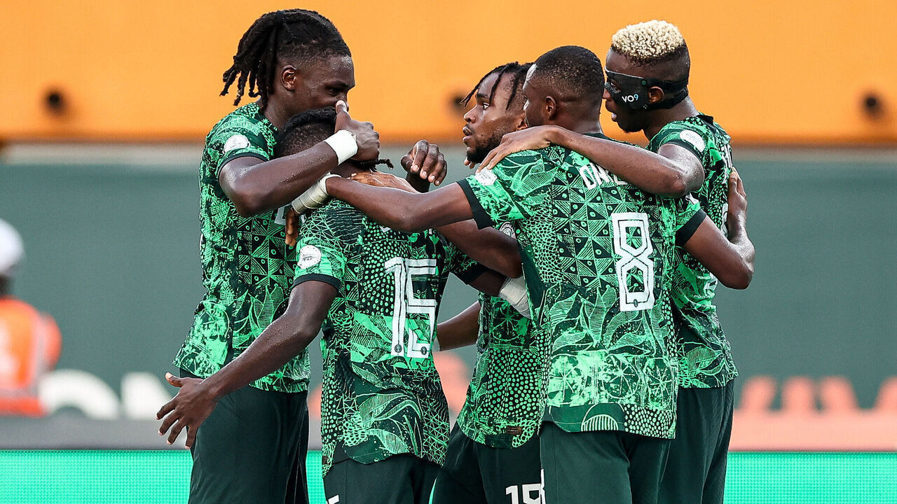 Nigeria's forward #18 Ademola Lookman (C) celebrates scoring his team's first goal with teammates during the Africa Cup of Nations (CAN) 2024 quarter-final football match between Nigeria and Angola at the Felix Houphouet-Boigny Stadium in Abidjan on February 2, 2024.