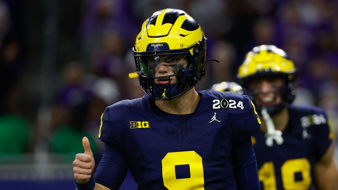 HOUSTON, TX - JANUARY 08: Michigan Wolverines quarterback J.J. McCarthy (9) gives a thumbs up to the sideline during the CFP National Championship game Michigan Wolverines and Washington Huskies on January 8, 2024, at NRG Stadium in Houston, Texas.