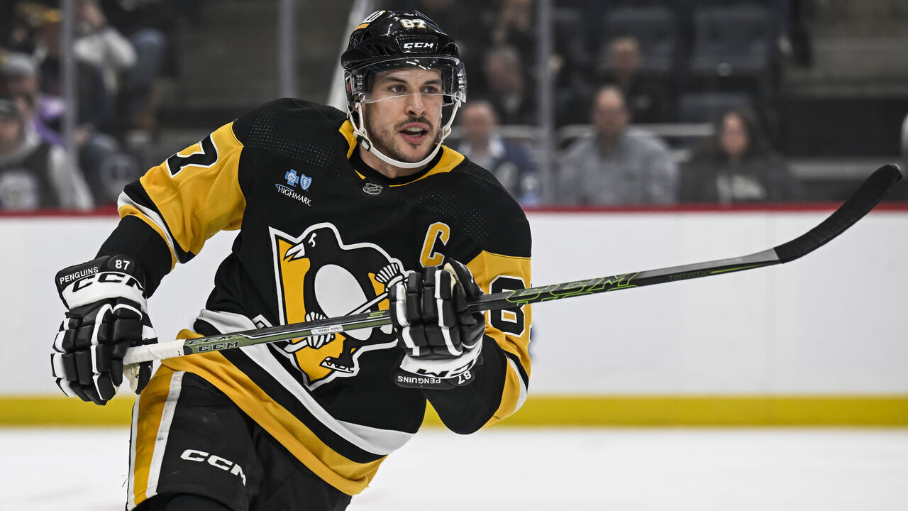 PITTSBURGH, PA - JANUARY 26: Pittsburgh Penguins center Sidney Crosby (87) looks on during the first period in the NHL game between the Pittsburgh Penguins and the Florida Panthers on January 26, 2024, at PPG Paints Arena in Pittsburgh, PA.