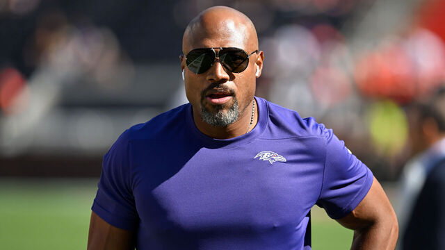 CLEVELAND, OHIO - OCTOBER 01: Assistant head coach/defensive line coach Anthony Weaver of the Baltimore Ravens looks on prior to a game against the Cleveland Browns at Cleveland Browns Stadium on October 01, 2023 in Cleveland, Ohio.