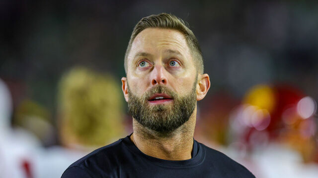SOUTH BEND, IN - OCTOBER 14: USC Trojans Senior Offensive Analyst Kliff Kingsbury talks to his players during the college football game between the USC Trojans and Notre Dame Fighting Irish on October 14, 2023, at Notre Dame Stadium in South Bend, IN.