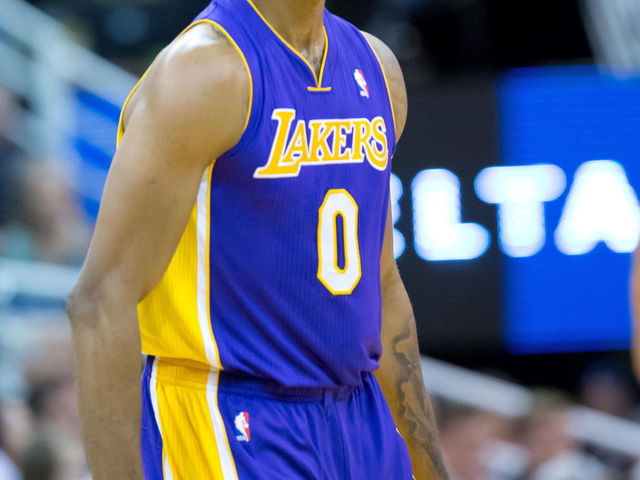 Nick Young officially re-signs with Lakers