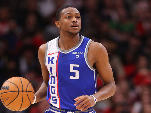 CHICAGO, ILLINOIS - FEBRUARY 03: De'Aaron Fox #5 of the Sacramento Kings dribbles up the court against the Chicago Bulls during the first half at the United Center on February 03, 2024 in Chicago, Illinois.