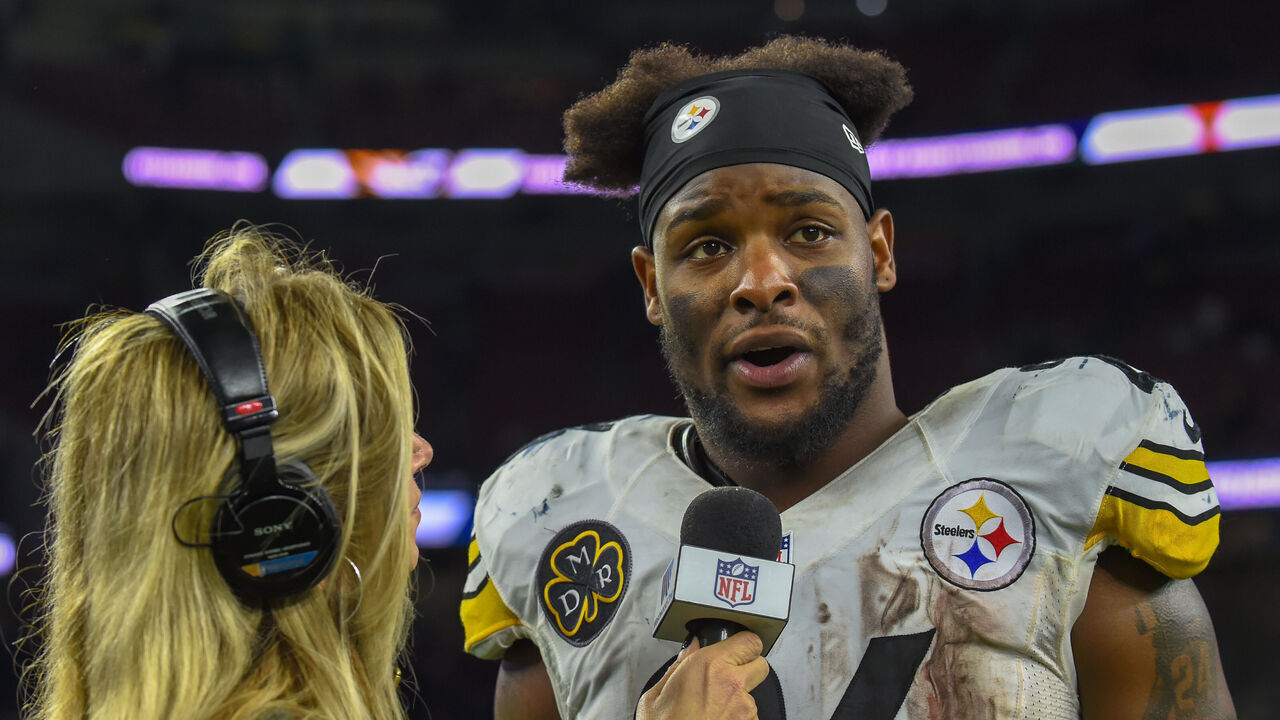 HOUSTON, TX - DECEMBER 25: Pittsburgh Steelers running back Le'Veon Bell (26) is interviewed by the NFL Network following the football game between the Pittsburgh Steelers and Houston Texans on December 25, 2017 at NRG Stadium in Houston, Texas.