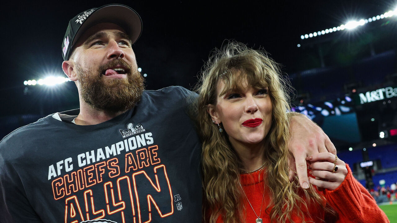 BALTIMORE, MARYLAND - JANUARY 28: Travis Kelce #87 of the Kansas City Chiefs (L) celebrates with Taylor Swift after defeating the Baltimore Ravens in the AFC Championship Game at M&T Bank Stadium on January 28, 2024 in Baltimore, Maryland.