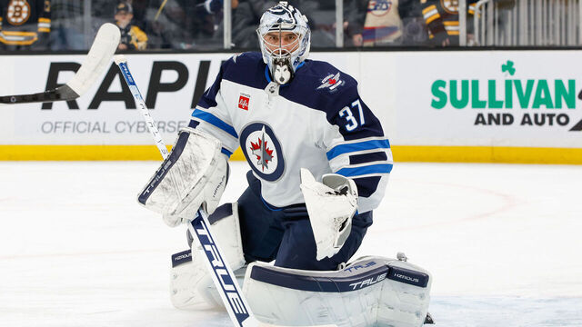 BOSTON, MASSACHUSETTS - JANUARY 22: Connor Hellebuyck #37 of the Winnipeg Jets warms up prior to a game against the Boston Bruins at the TD Garden on January 22, 2024 in Boston, Massachusetts. The Bruins won 4-1.