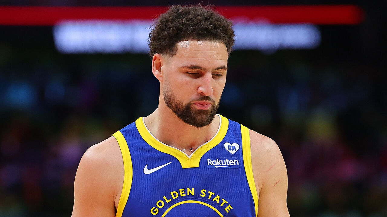 ATLANTA, GEORGIA - FEBRUARY 03: Klay Thompson #11 of the Golden State Warriors reacts against the Atlanta Hawks during the first quarter at State Farm Arena on February 03, 2024 in Atlanta, Georgia. NOTE TO USER: User expressly acknowledges and agrees that, by downloading and/or using this photograph, user is consenting to the terms and conditions of the Getty Images License Agreement.