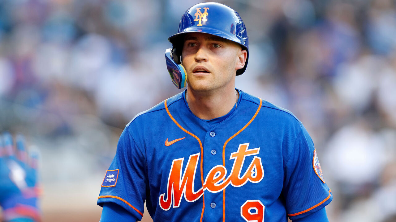 NEW YORK, NEW YORK - SEPTEMBER 14: Brandon Nimmo #9 of the New York Mets scores a run on a double by Pete Alonso #20 in the fifth inning during a game against the Arizona Diamondbacks at Citi Field on September 14, 2023 in New York City.