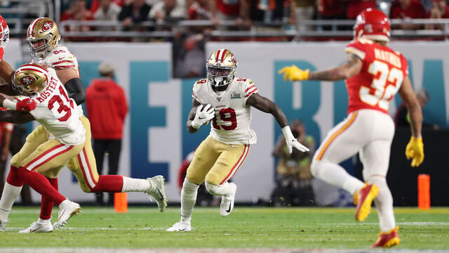 MIAMI GARDENS, FLORIDA - FEBRUARY 02: Deebo Samuel #19 of the San Francisco 49ers makes a reception against the Kansas City Chiefs during Super Bowl LIV at Hard Rock Stadium on February 2, 2020 in Miami Gardens, Florida.