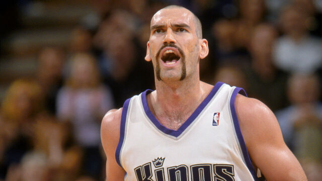 SACRAMENTO, CA - MARCH 18: Scot Pollard #31of the Sacramento Kings runs up court during the game against the Golden State Warriors at Arco Arena on March 18, 2003 in Sacramento, California. The Kings defeated the Warriors 117-91. NOTE TO USER: User expressly acknowledges and agrees that, by downloading and/or using this Photograph, User is consenting to the terms and conditions of the Getty Images License Agreement. Mandatory copyright notice: Copyright 2003 NBAE (Photo by: Rocky Widner/NBAE via Getty Images)