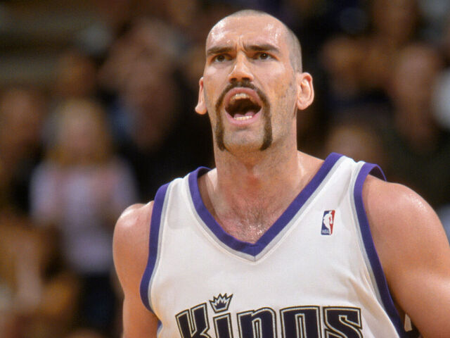 SACRAMENTO, CA - MARCH 18: Scot Pollard #31of the Sacramento Kings runs up court during the game against the Golden State Warriors at Arco Arena on March 18, 2003 in Sacramento, California. The Kings defeated the Warriors 117-91. NOTE TO USER: User expressly acknowledges and agrees that, by downloading and/or using this Photograph, User is consenting to the terms and conditions of the Getty Images License Agreement. Mandatory copyright notice: Copyright 2003 NBAE (Photo by: Rocky Widner/NBAE via Getty Images)