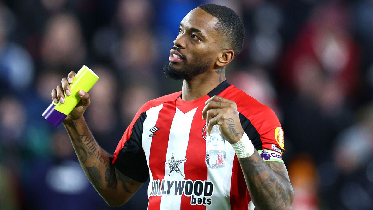 BRENTFORD, ENGLAND - JANUARY 20: Ivan Toney of Brentford celebrates with the Premier League Player of The Match trophy after the Premier League match between Brentford FC and Nottingham Forest at Gtech Community Stadium on January 20, 2024 in Brentford, England.