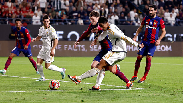 RIYADH, SAUDI ARABIA - JANUARY 14: Jude Bellingham of Real Madrid takes a shot during the Super Copa de España Final match between Real Madrid and FC Barcelona on January 14, 2024 in Riyadh, Saudi Arabia.
