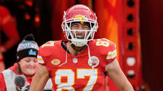 KANSAS CITY, MO - DECEMBER 10: Kansas City Chiefs tight end Travis Kelce (87) takes the field for the game against the Buffalo Bills on December 10th at Arrowhead Stadium in Kansas City, Missouri.