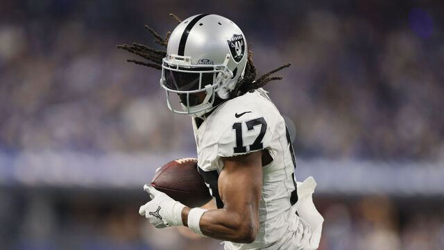 INDIANAPOLIS, INDIANA - DECEMBER 31: Davante Adams #17 of the Las Vegas Raiders catches a pass in the game against the Indianapolis Colts at Lucas Oil Stadium on December 31, 2023 in Indianapolis, Indiana.