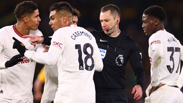 WOLVERHAMPTON, ENGLAND - FEBRUARY 01: Manchester United players protest to Referee Jarred Gillett during the Premier League match between Wolverhampton Wanderers and Manchester United at Molineux on February 01, 2024 in Wolverhampton, England.