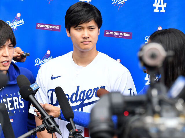 Ohtani wants to blend in with Dodgers: 'I'm going to act like a rookie' | theScore.com