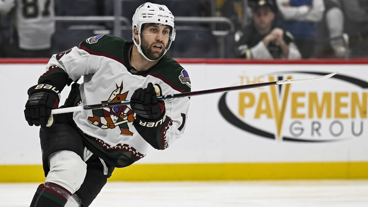 PITTSBURGH, PA - DECEMBER 12: Arizona Coyotes Right Wing Jason Zucker (16) skates during the third period in the NHL game between the Pittsburgh Penguins and the Arizona Coyotes on December 12, 2023, at PPG Paints Arena in Pittsburgh, PA.