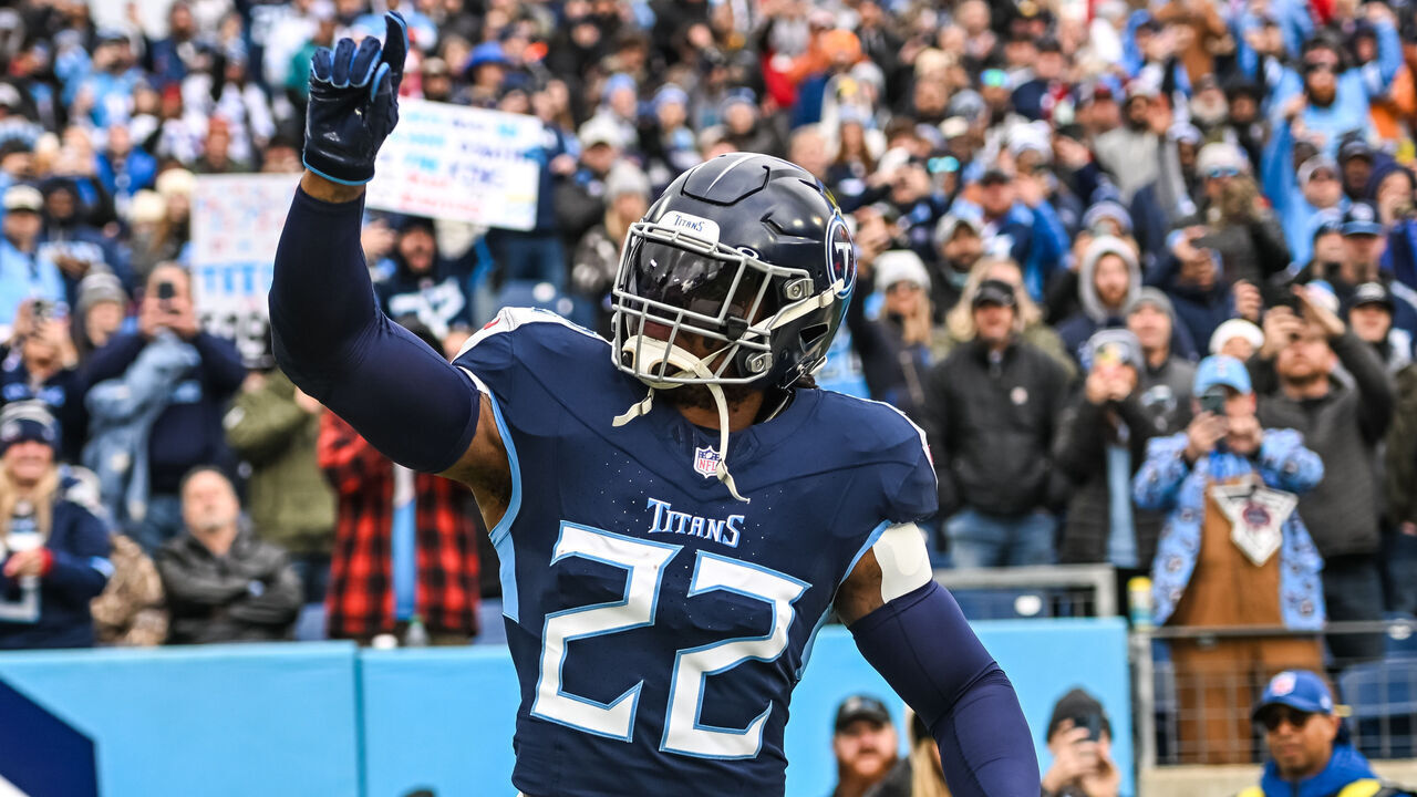 NASHVILLE, TN - JANUARY 07: Tennessee Titans running back Derrick Henry (22) waves to the crowd as he takes the field before the NFL game between the Tennessee Titans and the Jacksonville Jaguars on January 7, 2024, at Nissan Stadium in Nashville, TN.