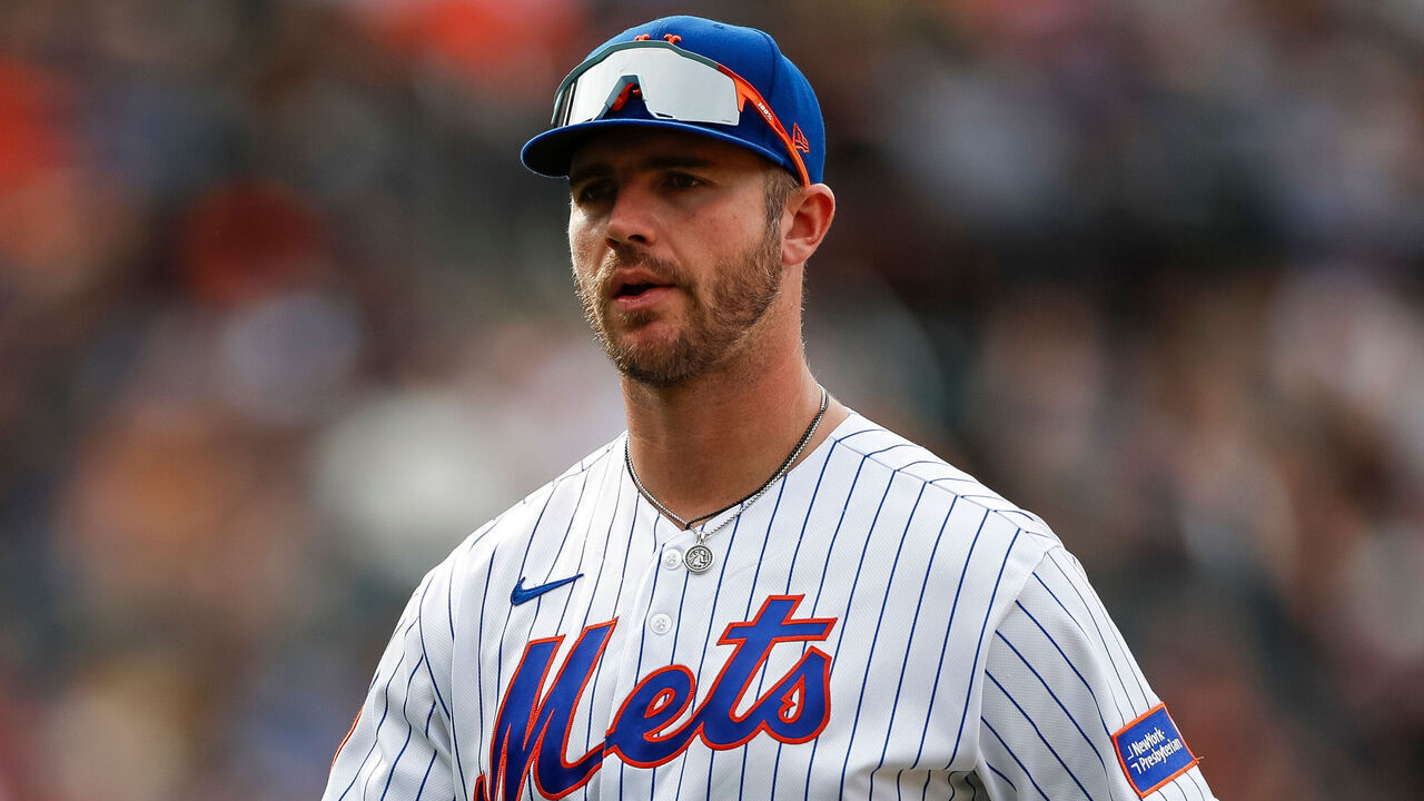 NEW YORK, NEW YORK - SEPTEMBER 17: Pete Alonso #20 of the New York Mets walks off the field in the seventh inning during a game against the Cincinnati Reds at Citi Field on September 17, 2023 in New York City.