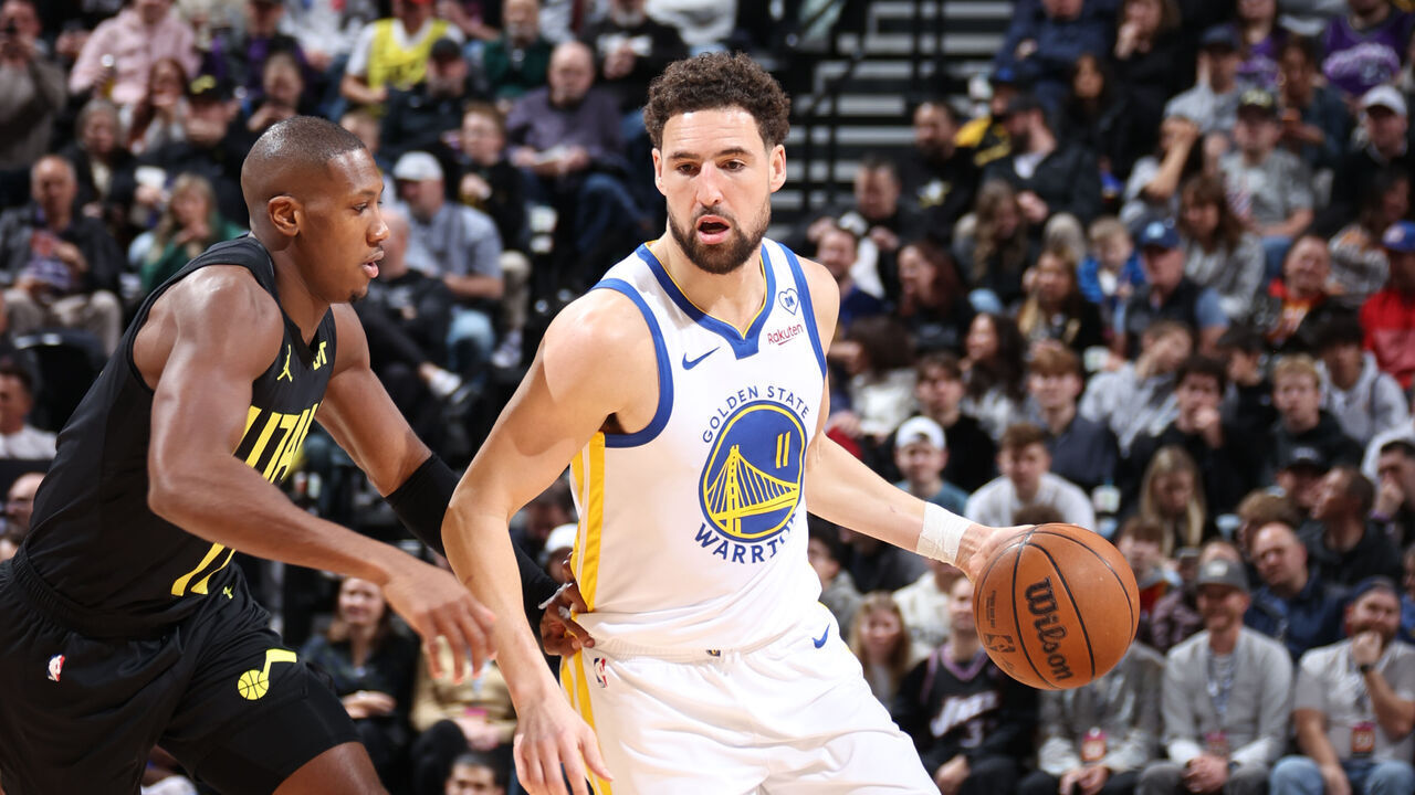 SALT LAKE CITY, UT - FEBRUARY 12: Klay Thompson #11 of the Golden State Warriors dribbles the ball during the game against the Utah Jazz on February 12, 2024 at Delta Center in Salt Lake City, Utah. Mandatory Copyright Notice: Copyright 2024 NBAE
