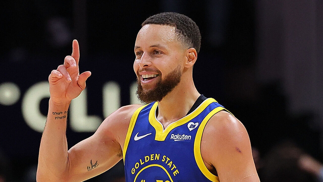 ATLANTA, GEORGIA - FEBRUARY 03: Stephen Curry #30 of the Golden State Warriors reacts after hitting a three-point basket against the Atlanta Hawks during the fourth quarter at State Farm Arena on February 03, 2024 in Atlanta, Georgia. NOTE TO USER: User expressly acknowledges and agrees that, by downloading and/or using this photograph, user is consenting to the terms and conditions of the Getty Images License Agreement.