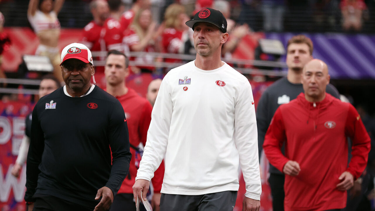 LAS VEGAS, NEVADA - FEBRUARY 11: Head coach Kyle Shanahan of the San Francisco 49ers looks on prior to Super Bowl LVIII against the Kansas City Chiefs at Allegiant Stadium on February 11, 2024 in Las Vegas, Nevada.