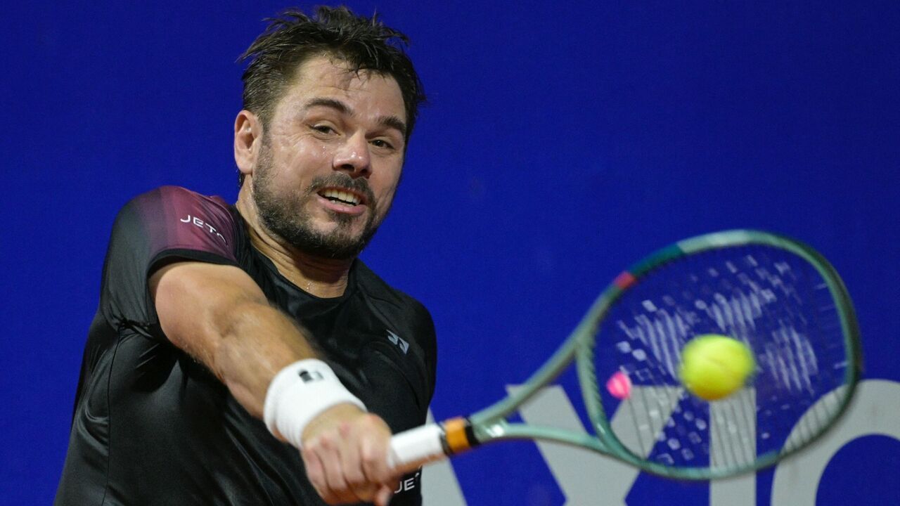 Switzerland's Stan Wawrinka returns the ball to Chile's Nicolas Jarry during their ATP 250 Argentina Open second round tennis match in Buenos Aires on February 14, 2024.
