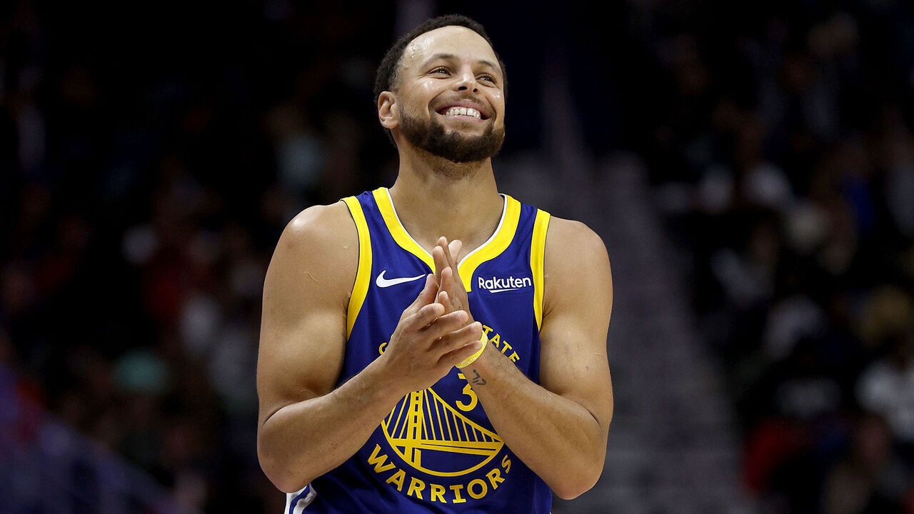 NEW ORLEANS, LOUISIANA - OCTOBER 30: Stephen Curry #30 of the Golden State Warriors reacts after scoirng a three point basket during the fourth quarter of an NBA game at Smoothie King Center on October 30, 2023 in New Orleans, Louisiana.
