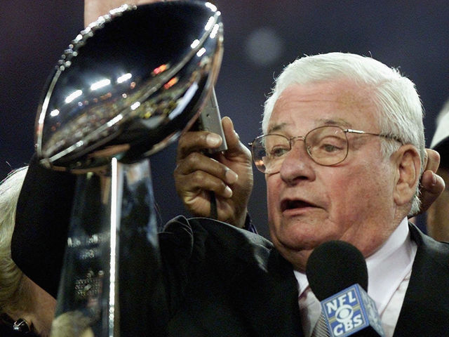 VIDEO: Disgruntled Browns fan urinates on Art Modell's grave