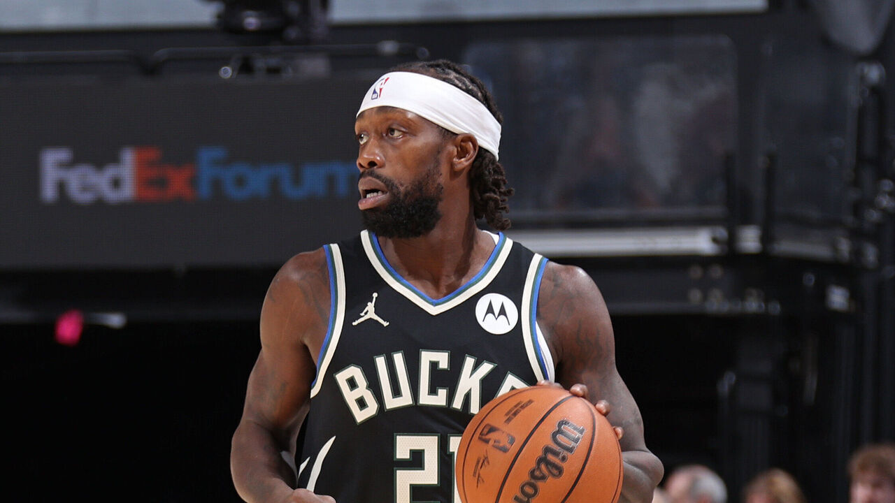 MEMPHIS, TN - FEBRUARY 15: Patrick Beverley #21 of the Milwaukee Bucks brings the ball up court during the game against the Memphis Grizzlies on February 15, 2024 at FedExForum in Memphis, Tennessee. Mandatory Copyright Notice: Copyright 2024 NBAE