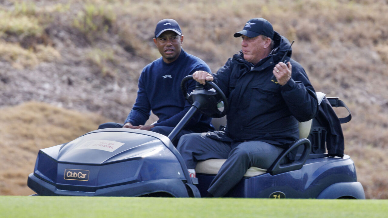 PACIFIC PALISADES, CA - FEBRUARY 16, 2024: Tiger Woods is driven off the course on the seventh fairway after he withdrew from the Genesis Invitational due to illness at Riviera Country Club on February 16, 2024 in Pacific Palisades, California.(Gina Ferazzi / Los Angeles Times via Getty Images)
