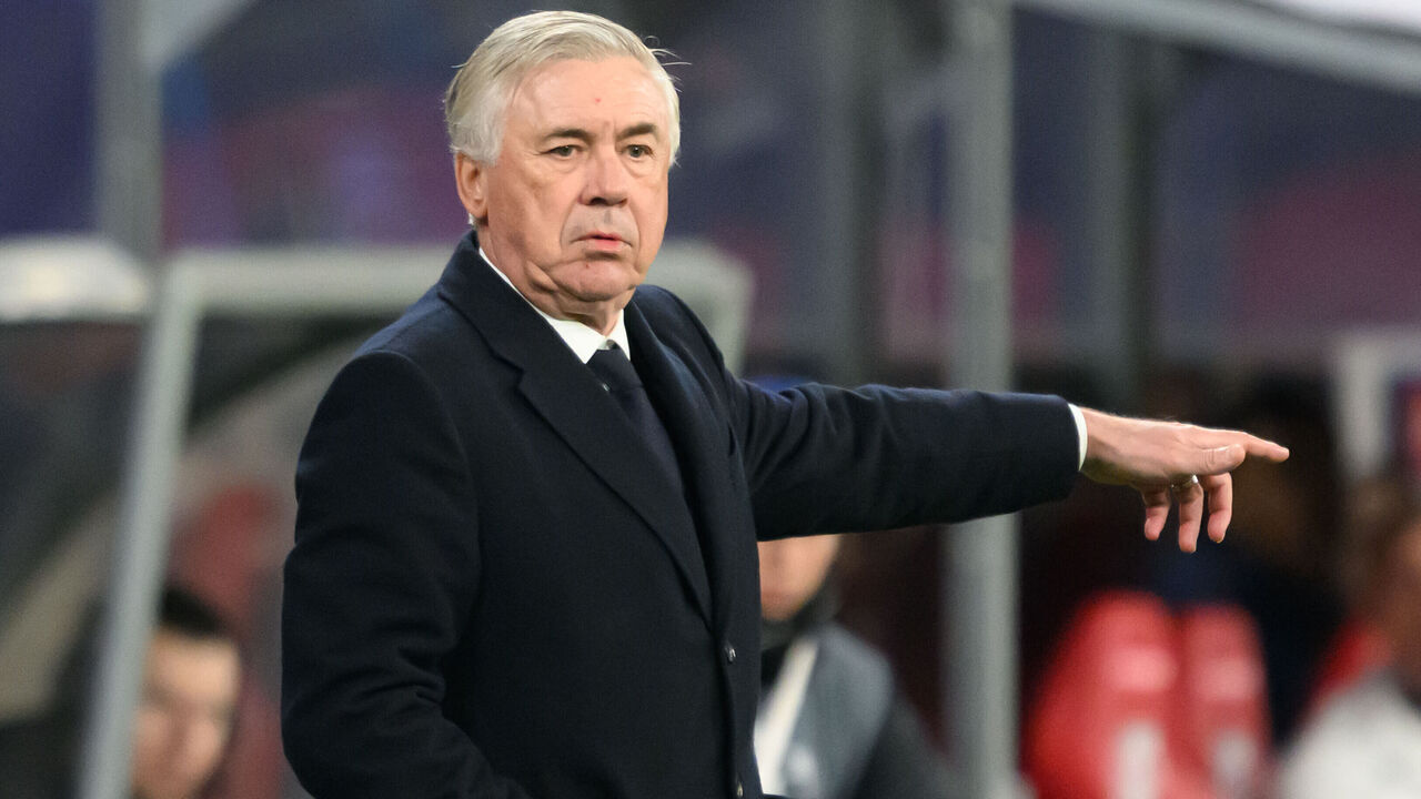 13 February 2024, Saxony, Leipzig: Soccer: Champions League, RB Leipzig - Real Madrid, knockout round, round of 16, first leg, Red Bull Arena. Real coach Carlo Ancelotti gesticulates. Photo: Robert Michael/dpa