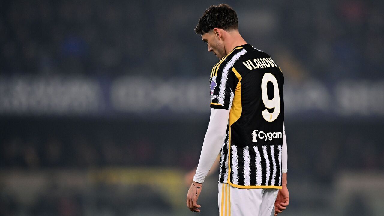 VERONA, ITALY - FEBRUARY 17: Dusan Vlahovic of Juventus shows his dejection during the Serie A TIM match between Hellas Verona FC and Juventus - Serie A TIM at Stadio Marcantonio Bentegodi on February 17, 2024 in Verona, Italy.