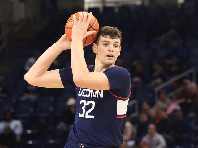 CHICAGO, ILLINOIS - FEBRUARY 14: Donovan Clingan #32 of the Connecticut Huskies looks to pass during the first half \add at Wintrust Arena on February 14, 2024 in Chicago, Illinois.