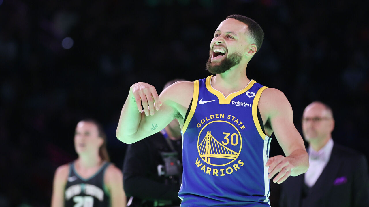 INDIANAPOLIS, INDIANA - FEBRUARY 17: Stephen Curry #30 of the Golden State Warriors participates in a 3-point challenge against Sabrina Ionescu #20 of the New York Liberty during the State Farm All-Star Saturday Night at Lucas Oil Stadium on February 17, 2024 in Indianapolis, Indiana.