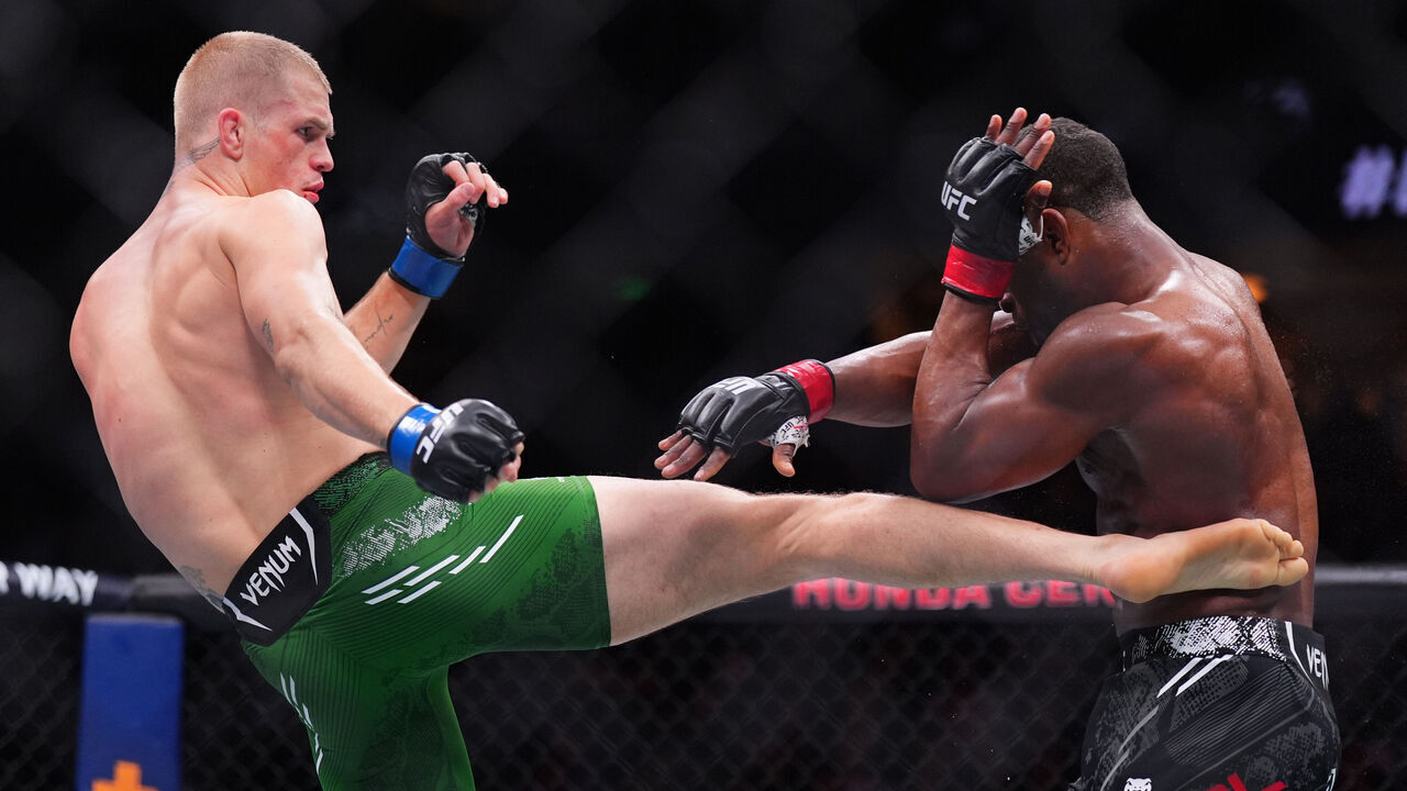 ANAHEIM, CALIFORNIA - FEBRUARY 17: (L-R) Ian Garry of Ireland kicks Geoff Neal in a welterweight fight during the UFC 298 event at Honda Center on February 17, 2024 in Anaheim, California.