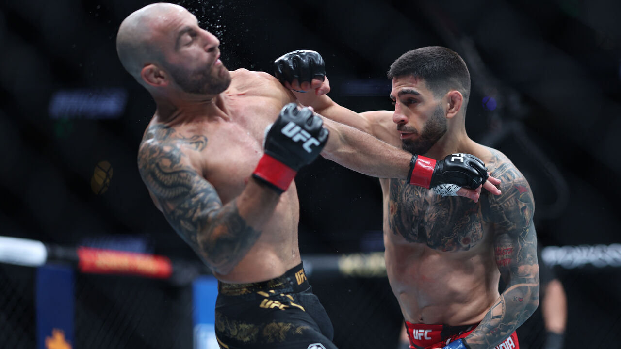 ANAHEIM, CALIFORNIA - FEBRUARY 17: Alexander Volkanovski of Australia exchanges strikes with Ilia Topuria in their featherweight title fight during UFC 298 at Honda Center on February 17, 2024 in Anaheim, California.