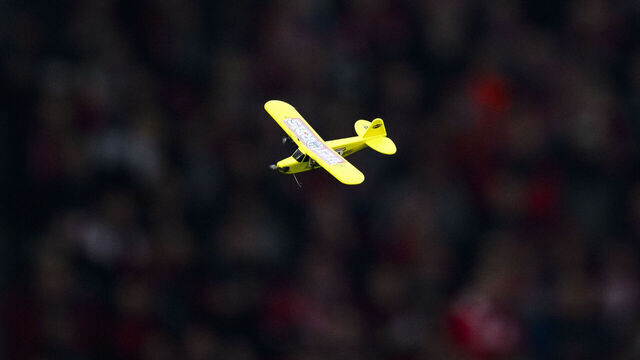 18 February 2024, Baden-Württemberg, Freiburg im Breisgau: Soccer: Bundesliga, SC Freiburg - Eintracht Frankfurt, Matchday 22, Europa-Park Stadium. A model airplane flies through the stadium. SC Freiburg fans protest against the German Football League's (DFL) plans to bring in investors. Photo: Tom Weller/dpa - IMPORTANT NOTE: In accordance with the regulations of the DFL German Football League and the DFB German Football Association, it is prohibited to utilize or have utilized photographs taken in the stadium and/or of the match in the form of sequential images and/or video-like photo series.