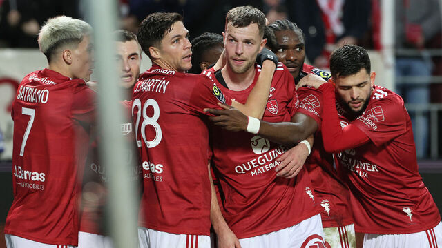 Brest's players celebrate after Brest's French midfielder #20 Pierre Lees-Melou (unseen) scoring his team first goal during the French L1 football match between Stade Brestois 29 (Brest) and Olympique de Marseille (OM) at the Francis-Le Ble stadium in Brest, western France, on February 18, 2024. Brest's players jubilate after the goal of Brest's French midfielder #20 Pierre Lees-Melou on February 18, 2024 at the Francis Le Ble stadium in Brest, western France during the French L1 football match between Brest and Olympique de Marseille (OM). AFP PHOTO FRED TANNEAU
