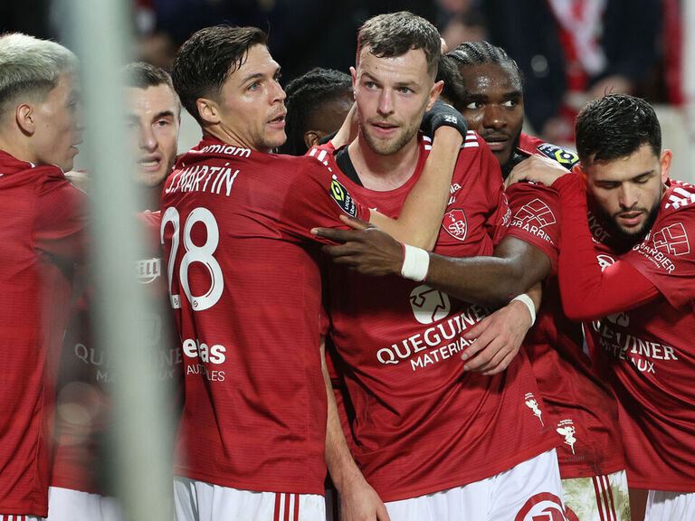 Amazing 10-man Brest Claim Battling Win Over Monaco To Move Into Top Half Of Ligue 1 View for Your Screen Amazing 10-man Brest Claim Battling Win Over Monaco To Move Into Top Half Of Ligue 1 View for Your Screen