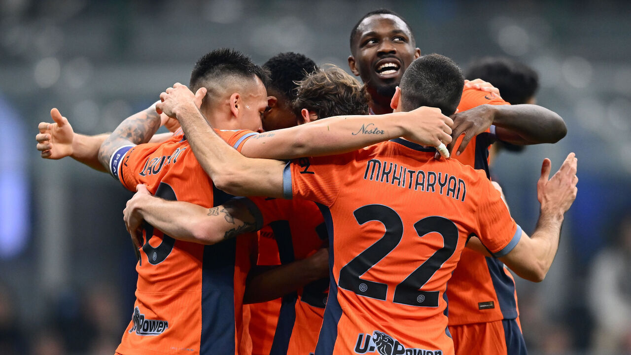 MILAN, ITALY - FEBRUARY 16: Marcus Thuram of FC Internazionale celebrates with team-mates after scoring the opening goal during the Serie A TIM match between FC Internazionale and US Salernitana at Stadio Giuseppe Meazza on February 16, 2024 in Milan, Italy.
